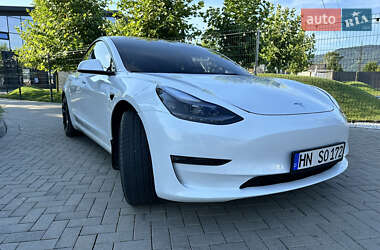 Седан Tesla Model 3 2023 в 