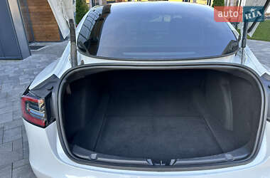 Седан Tesla Model 3 2023 в 