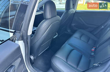 Седан Tesla Model 3 2023 в 