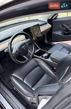 Седан Tesla Model 3 2018 в Ровно