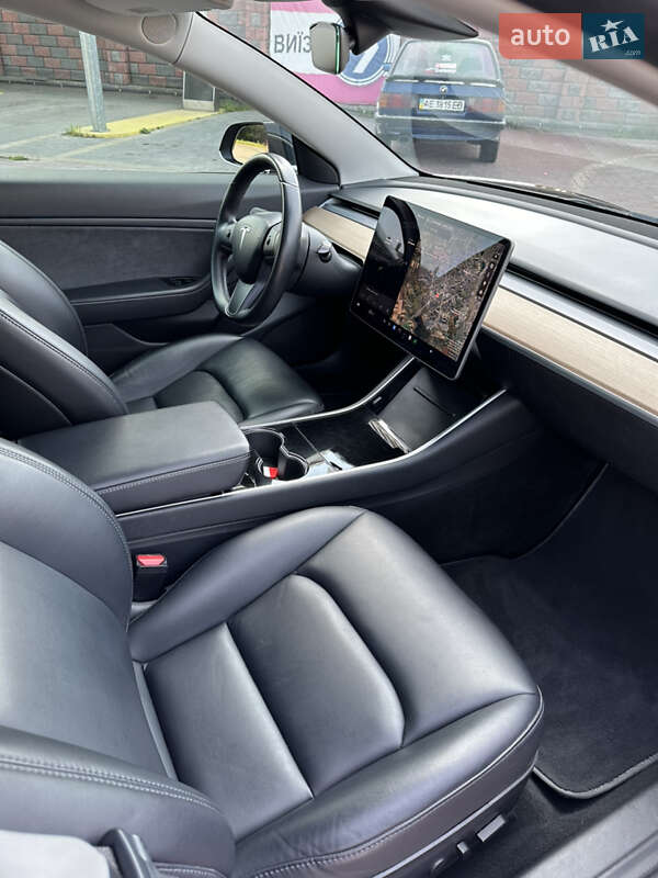 Седан Tesla Model 3 2018 в Ровно