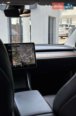 Седан Tesla Model 3 2018 в Ровно