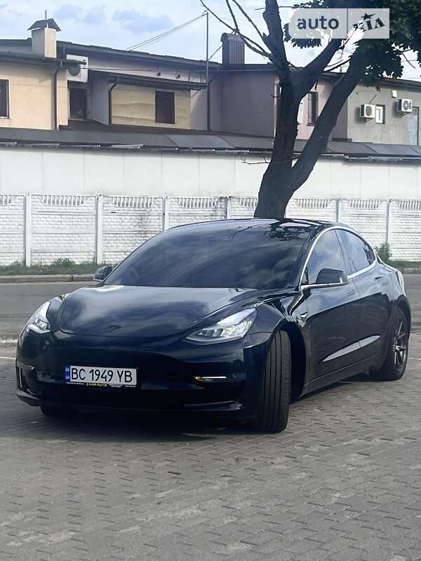 Седан Tesla Model 3 2018 в Шептицькому