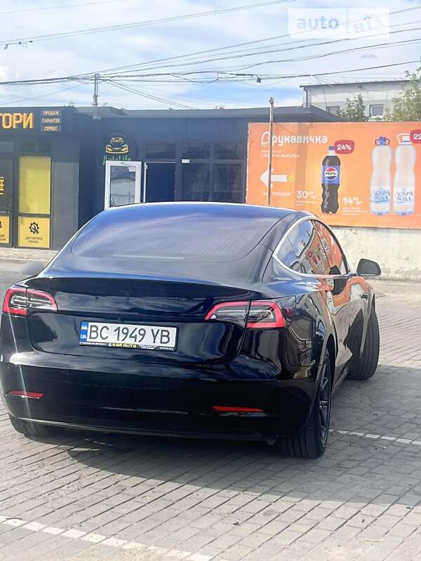 Седан Tesla Model 3 2018 в Шептицькому
