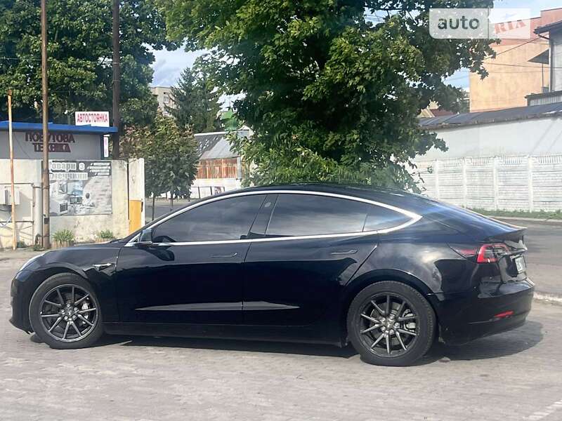 Седан Tesla Model 3 2018 в Шептицькому