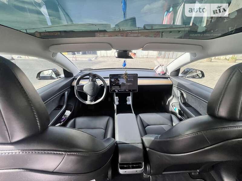 Седан Tesla Model 3 2018 в Шептицькому