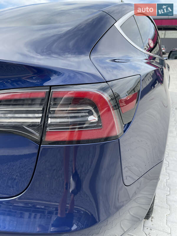 Седан Tesla Model 3 2018 в Львові