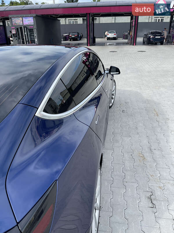 Седан Tesla Model 3 2018 в Львові