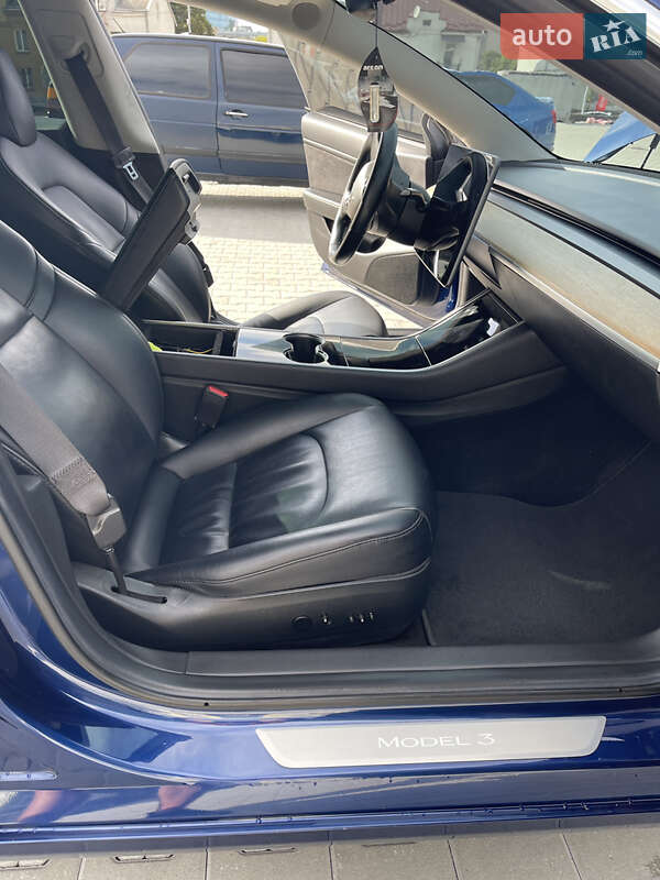Седан Tesla Model 3 2018 в Львові
