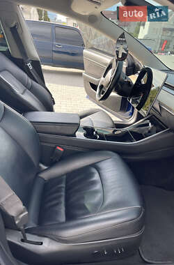 Седан Tesla Model 3 2018 в 