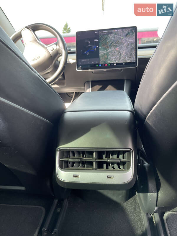Седан Tesla Model 3 2018 в Львові