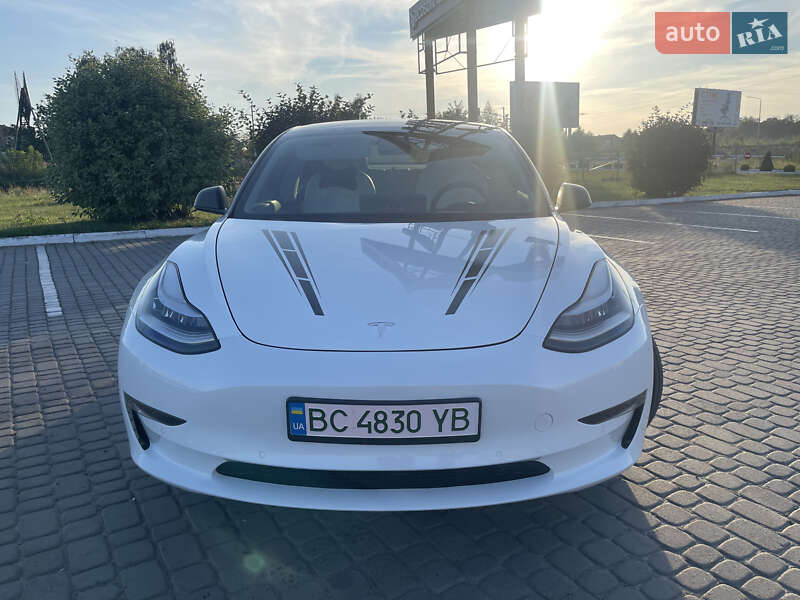 Седан Tesla Model 3 2019 в Львове