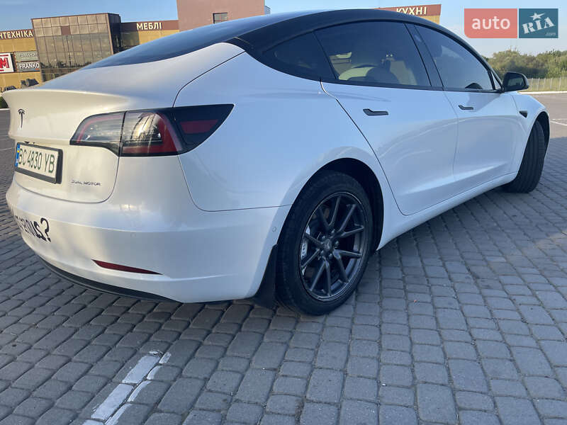 Седан Tesla Model 3 2019 в Львове