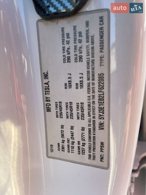 Седан Tesla Model 3 2019 в Львове