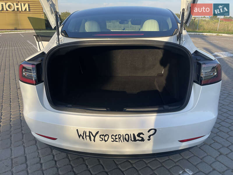Седан Tesla Model 3 2019 в Львове