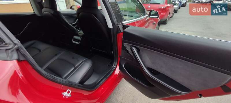 Седан Tesla Model 3 2018 в 