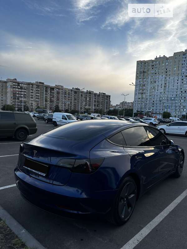 Седан Tesla Model 3 2021 в Киеве