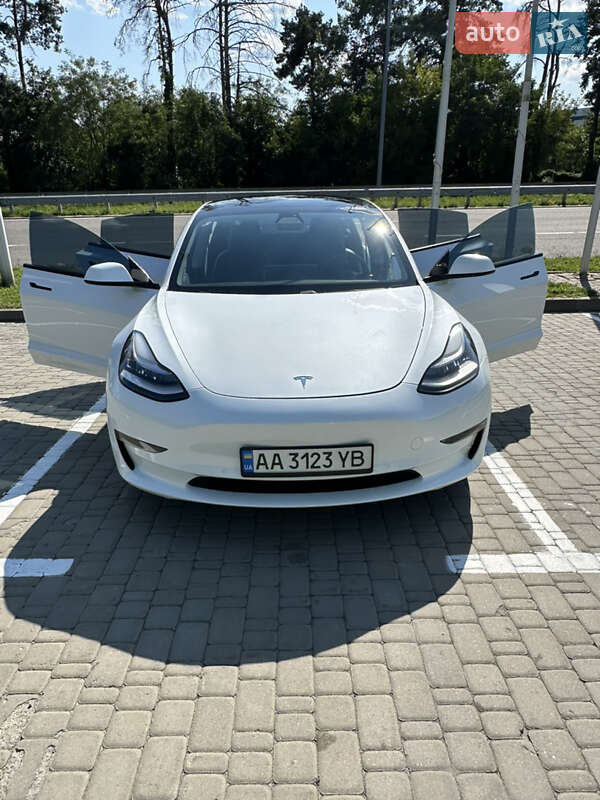 Седан Tesla Model 3 2020 в Києві