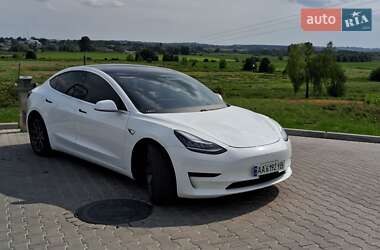 Седан Tesla Model 3 2019 в Шумську