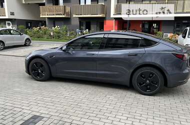 Седан Tesla Model 3 2021 в 