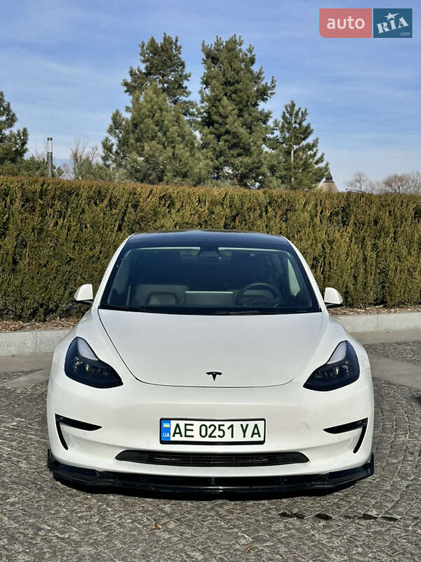 Седан Tesla Model 3 2022 в Днепре