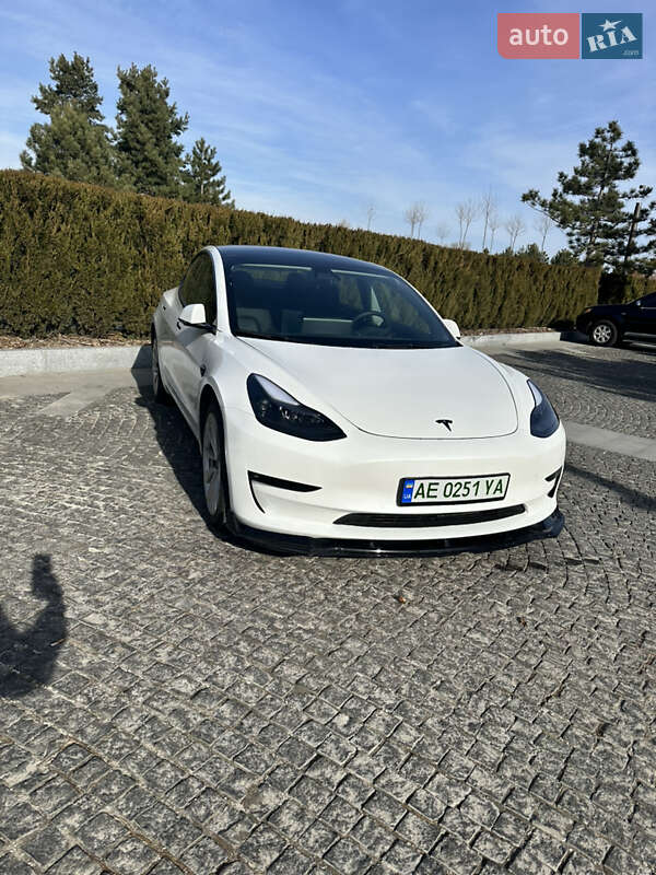 Седан Tesla Model 3 2022 в Днепре