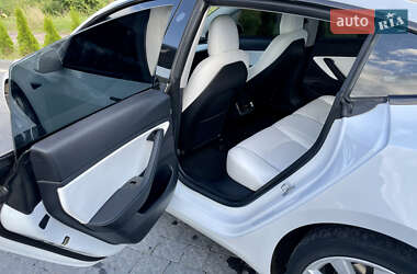 Седан Tesla Model 3 2020 в Самборе