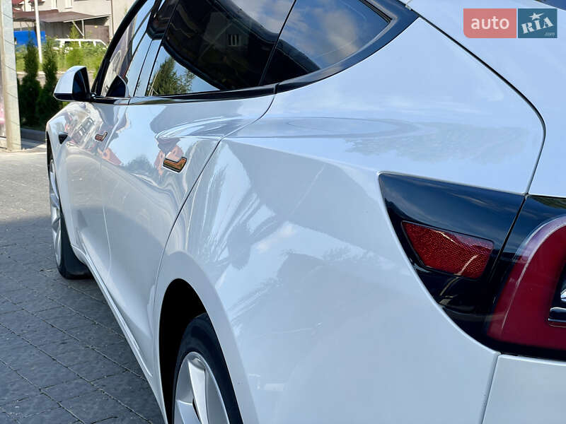 Седан Tesla Model 3 2020 в Самборе