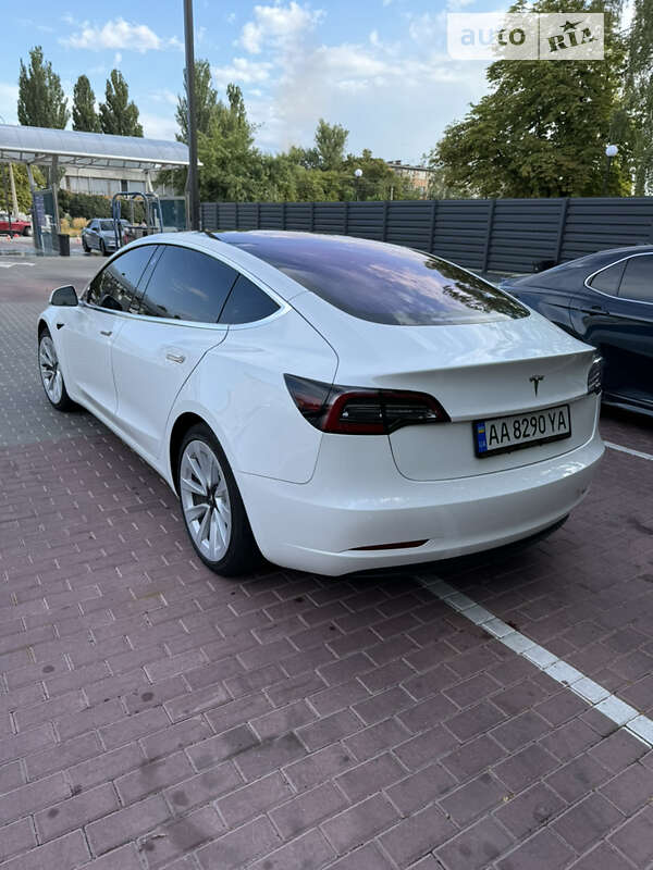 Седан Tesla Model 3 2018 в Черкасах