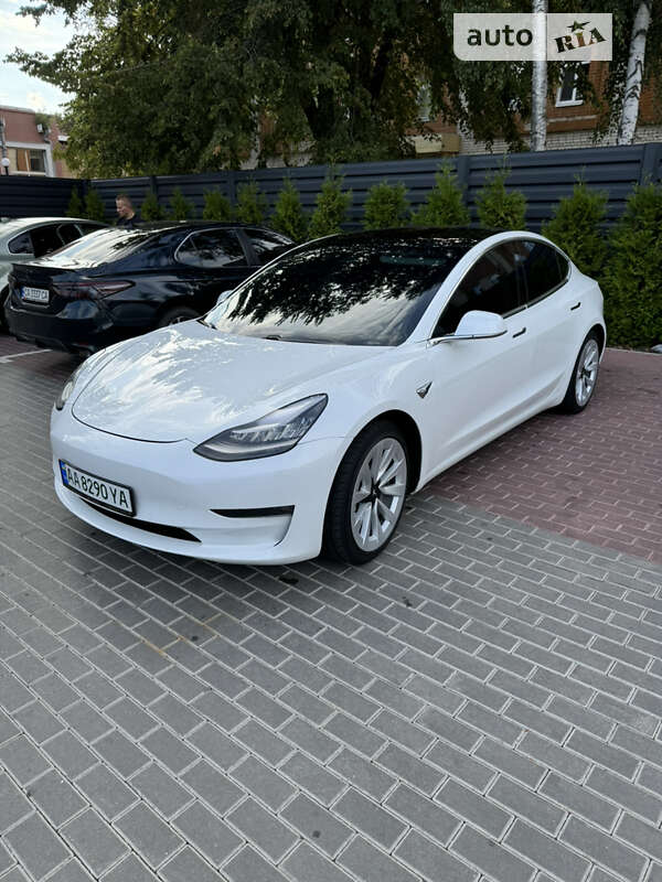 Седан Tesla Model 3 2018 в Черкасах