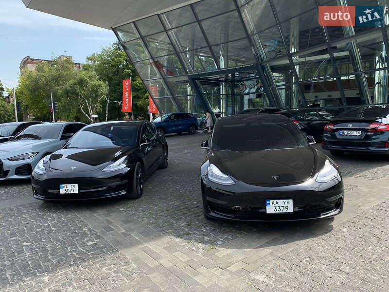 Седан Tesla Model 3 2018 в Днепре