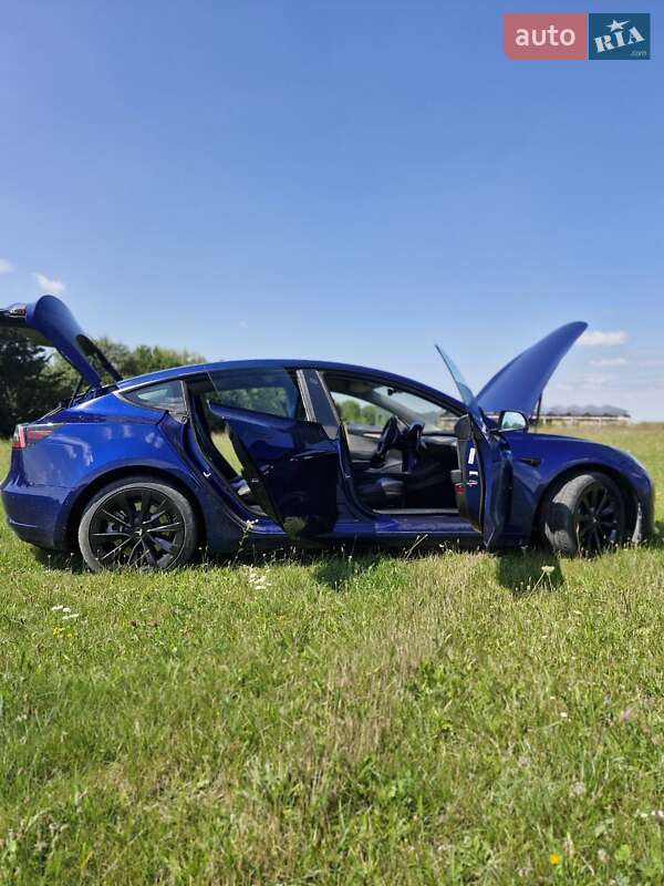Седан Tesla Model 3 2022 в Миколаєві