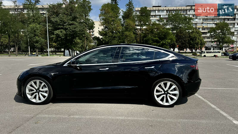 Седан Tesla Model 3 2018 в Киеве