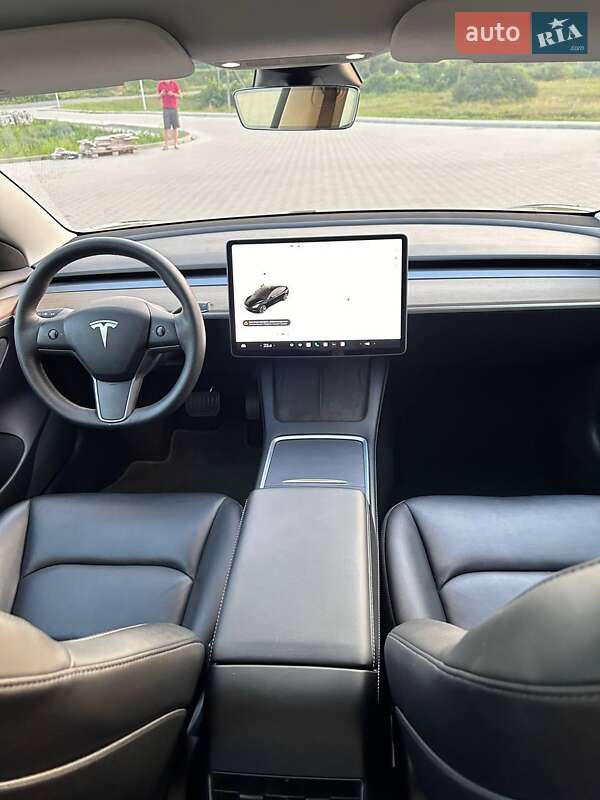 Седан Tesla Model 3 2021 в Львове