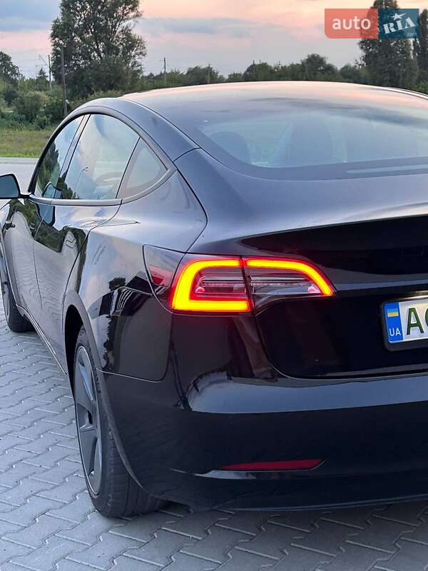 Седан Tesla Model 3 2021 в Львове