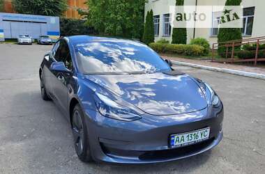 Седан Tesla Model 3 2021 в Киеве