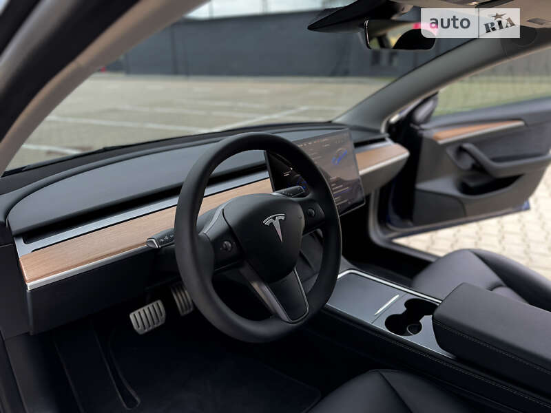 Седан Tesla Model 3 2023 в Ивано-Франковске