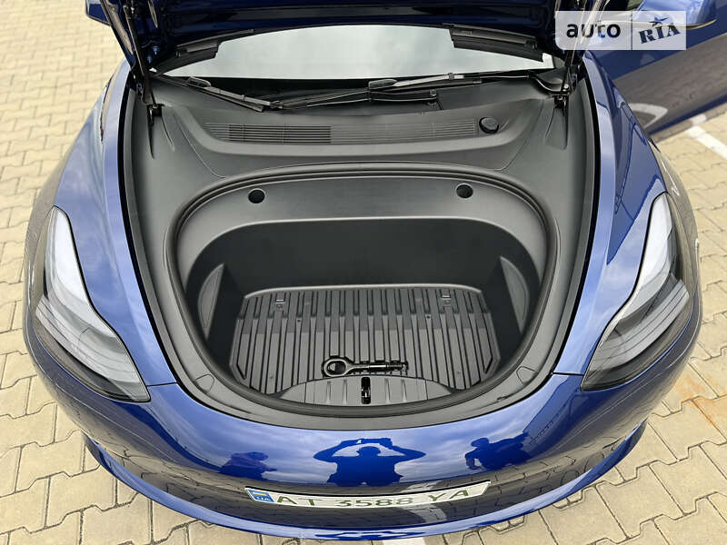 Седан Tesla Model 3 2023 в Ивано-Франковске