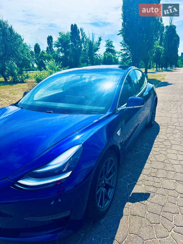 Седан Tesla Model 3 2018 в Каменском