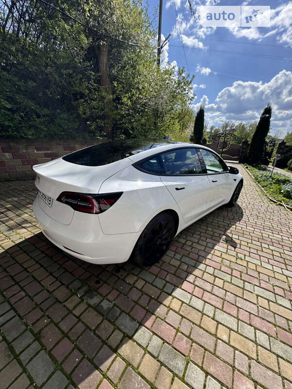 Седан Tesla Model 3 2022 в Києві