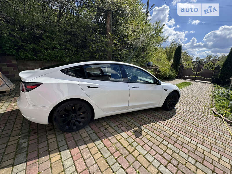 Седан Tesla Model 3 2022 в Києві