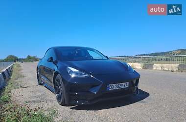 Седан Tesla Model 3 2021 в 