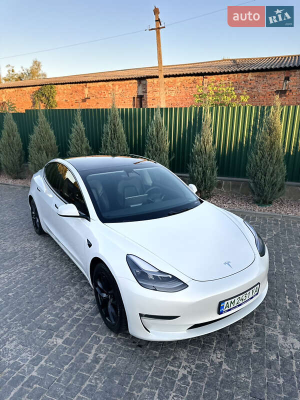 Седан Tesla Model 3 2020 в Києві