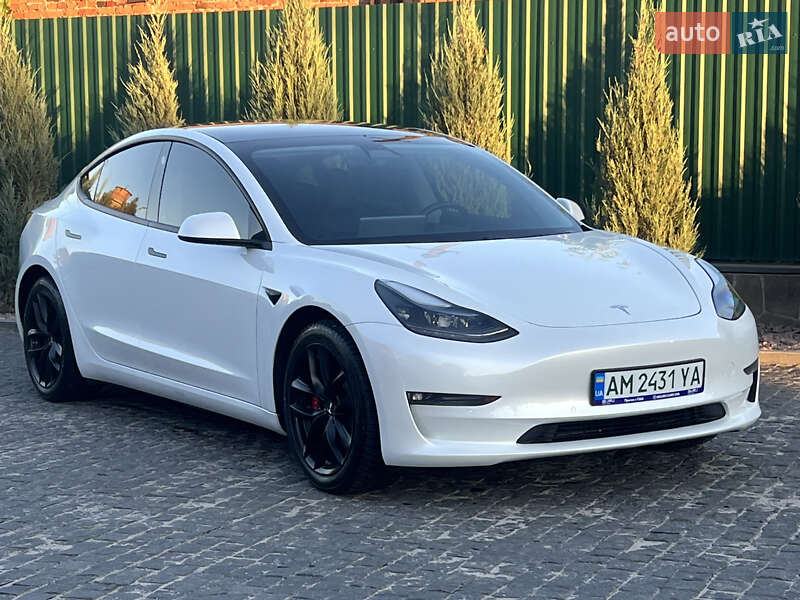 Седан Tesla Model 3 2020 в Києві