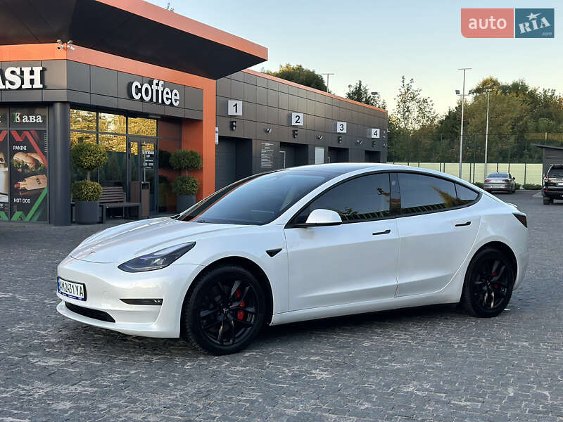 Седан Tesla Model 3 2020 в Києві