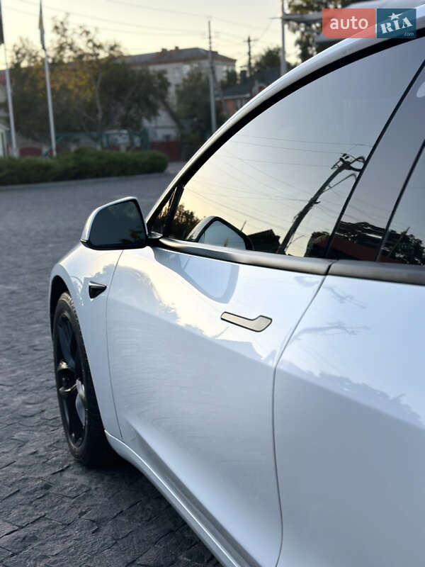 Седан Tesla Model 3 2020 в Києві