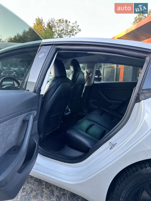 Седан Tesla Model 3 2020 в Києві