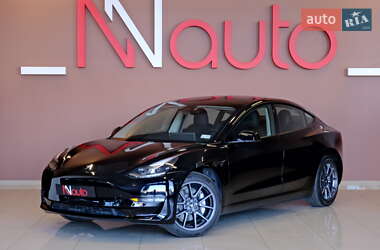 Седан Tesla Model 3 2021 в 