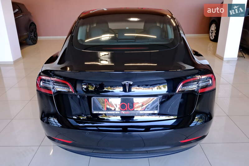 Седан Tesla Model 3 2021 в Одесі