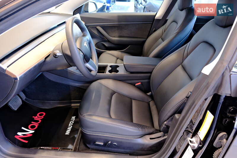 Седан Tesla Model 3 2021 в Одесі